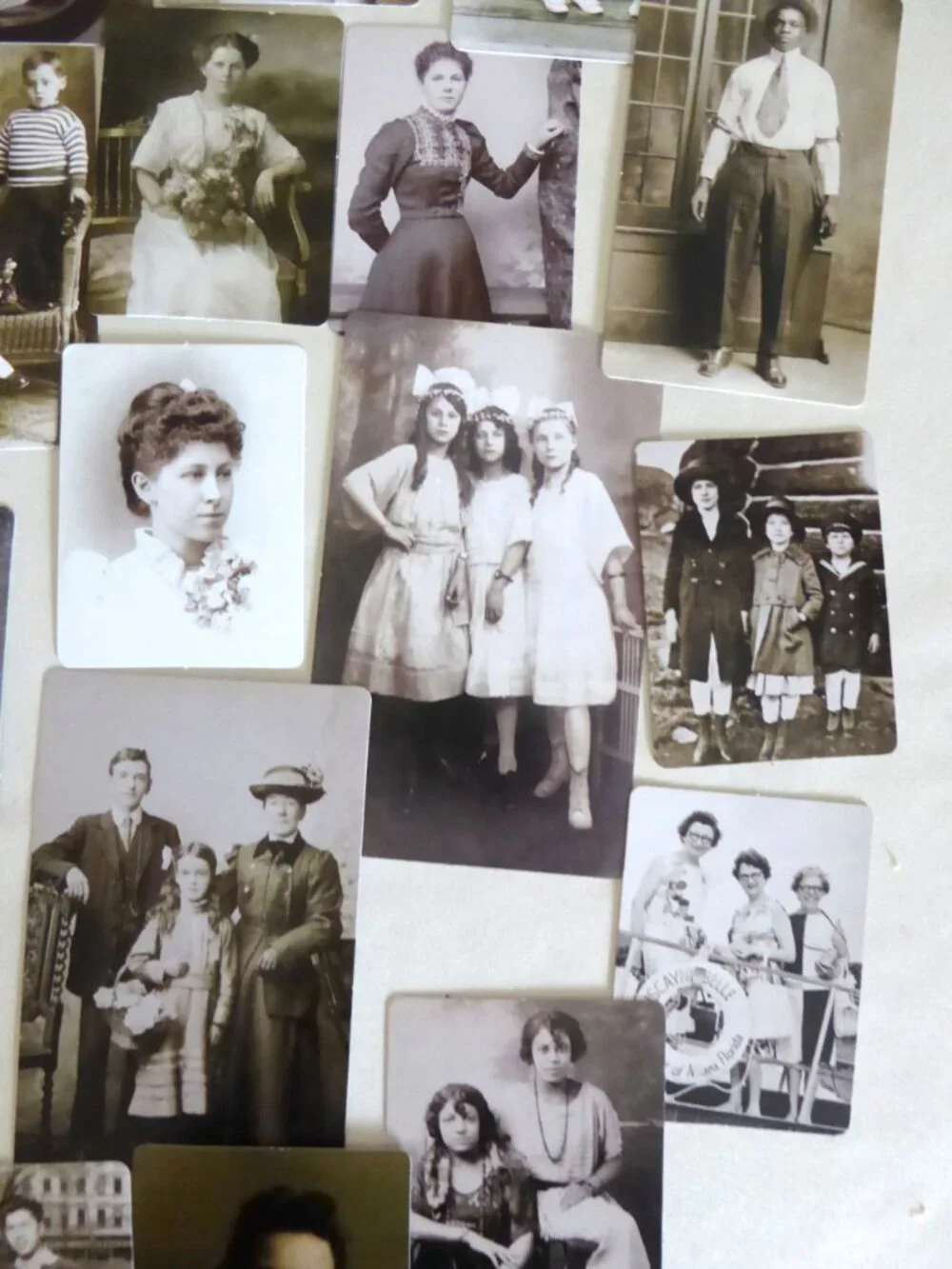 TIM HOLTZ IDEA-OLOGY VINTAGE PORTRAITS ANTIQUE PHOTOS CRAFT SCRAPBOOKING 25 qty